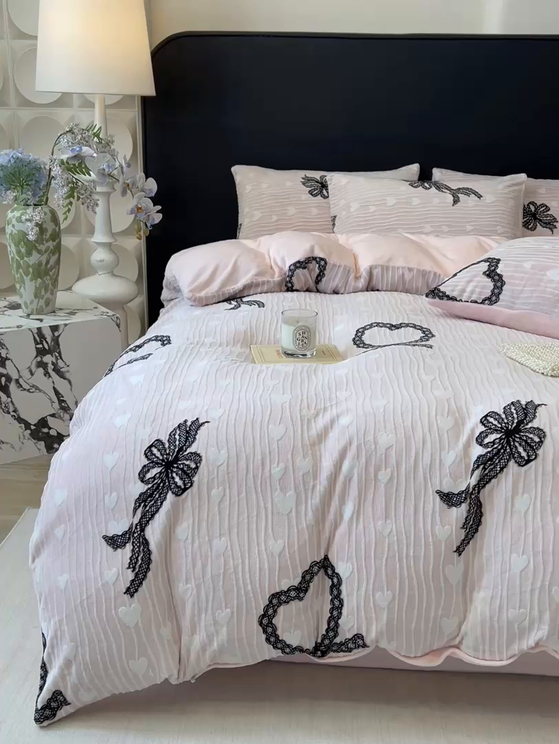 91家纺网 家纺一手货源 找家纺 二八年华 2025新款加厚兔绒四件套 爱心粉