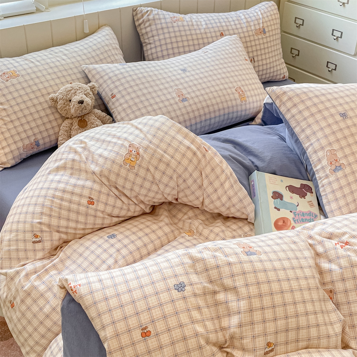 91家纺网 家纺一手货源 找家纺 如约 2025秋冬新款A类亲肤棉印花套件 方格熊