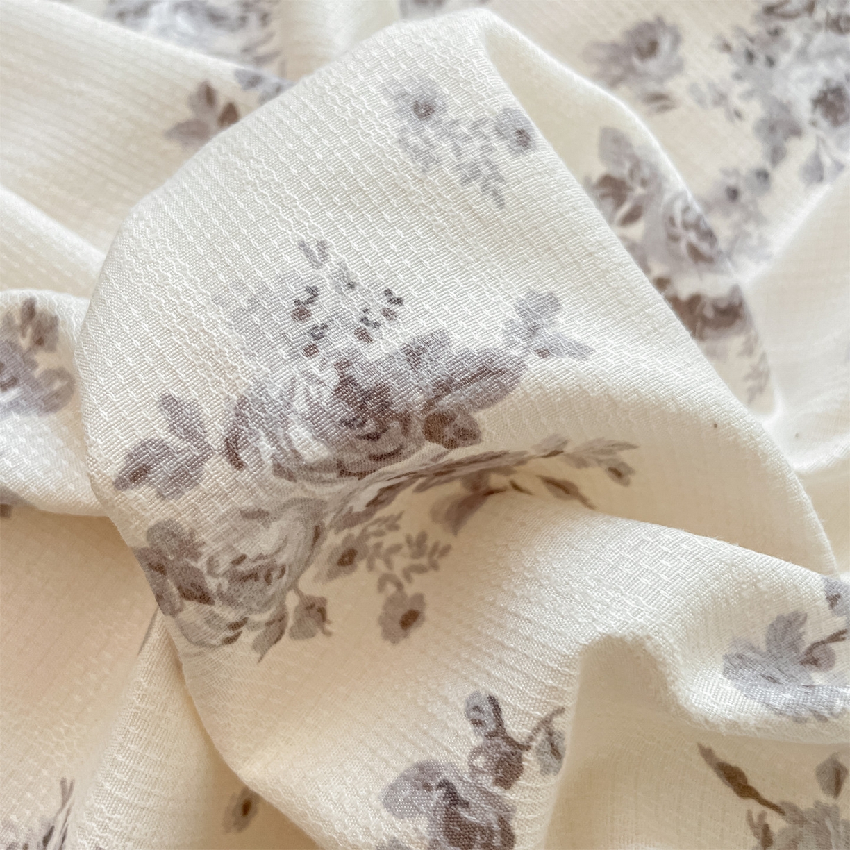 91家纺网 家纺一手货源 找家纺 如约 2025秋冬新款A类亲肤棉印花套件 莫兰灰