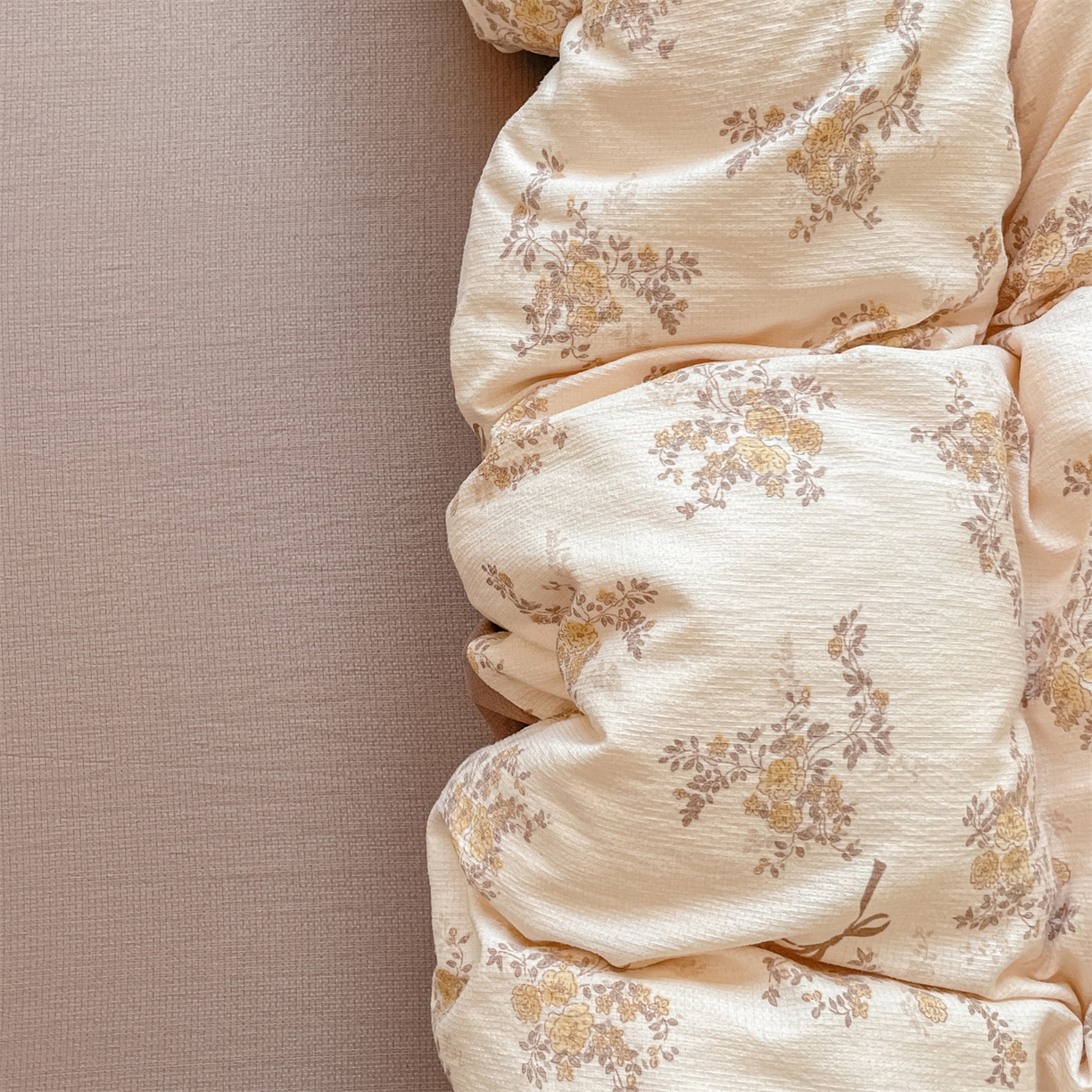 91家纺网 家纺一手货源 找家纺 如约 2025秋冬新款A类亲肤棉印花套件 曼咖