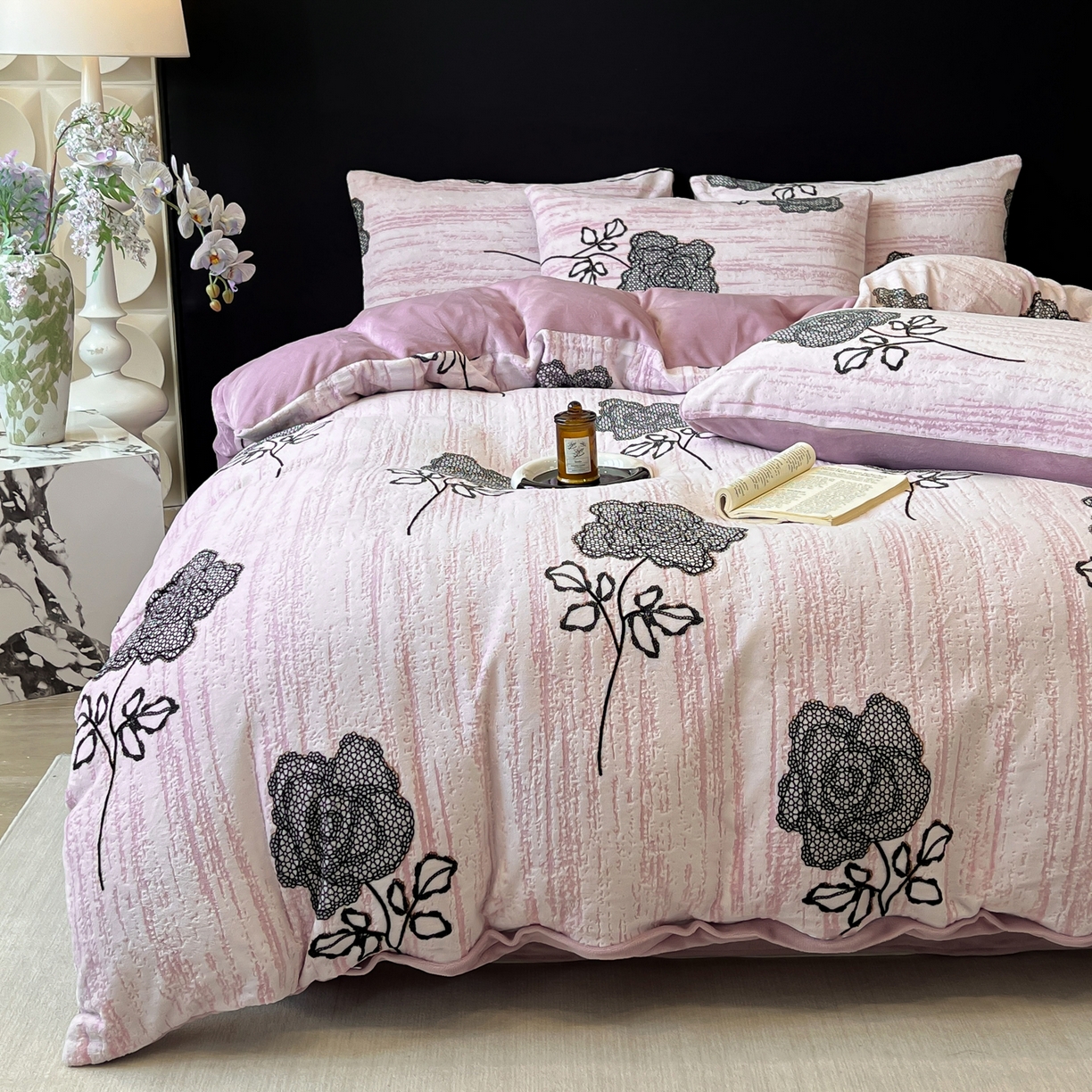 91家纺网 家纺一手货源 找家纺 二八年华 2025新款加厚兔绒四件套 玫瑰紫