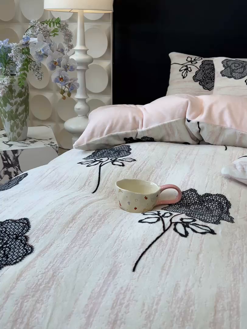 91家纺网 家纺一手货源 找家纺 二八年华 2025新款加厚兔绒四件套 玫瑰粉