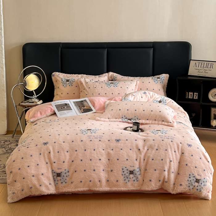 91家纺网 家纺一手货源 找家纺 典曼家纺 2025新款亲肤舒适兔毛绒四件套 蝴蝶结点点-粉