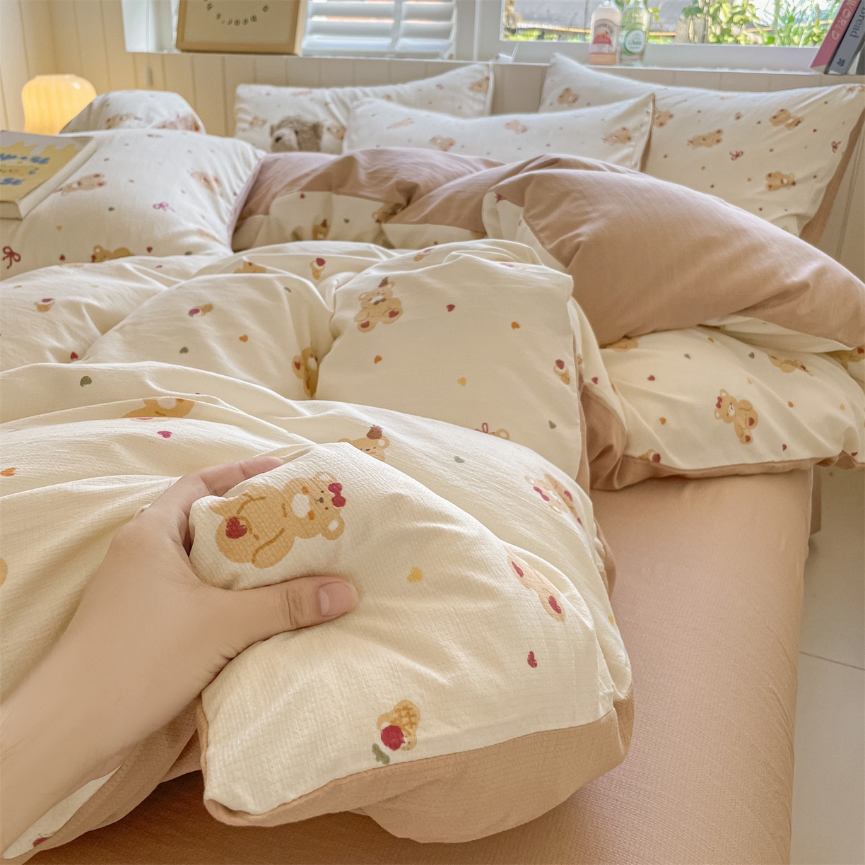 91家纺网 家纺一手货源 找家纺 如约 2025秋冬新款A类亲肤棉印花套件 松糕熊