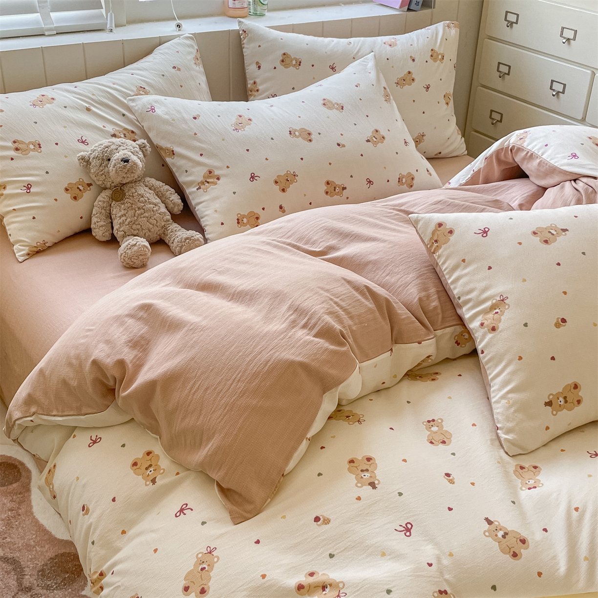 91家纺网 家纺一手货源 找家纺 如约 2025秋冬新款A类亲肤棉印花套件 松糕熊