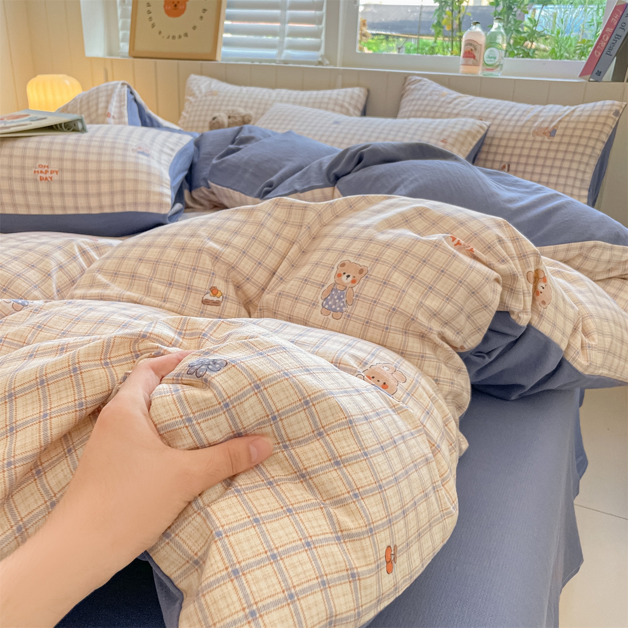 91家纺网 家纺一手货源 找家纺 如约 2025秋冬新款A类亲肤棉印花套件 方格熊