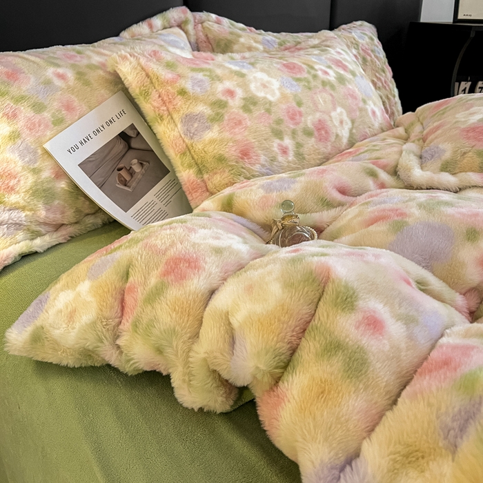 91家纺网 家纺一手货源 找家纺 典曼家纺 2025新款亲肤舒适兔毛绒四件套 花满园