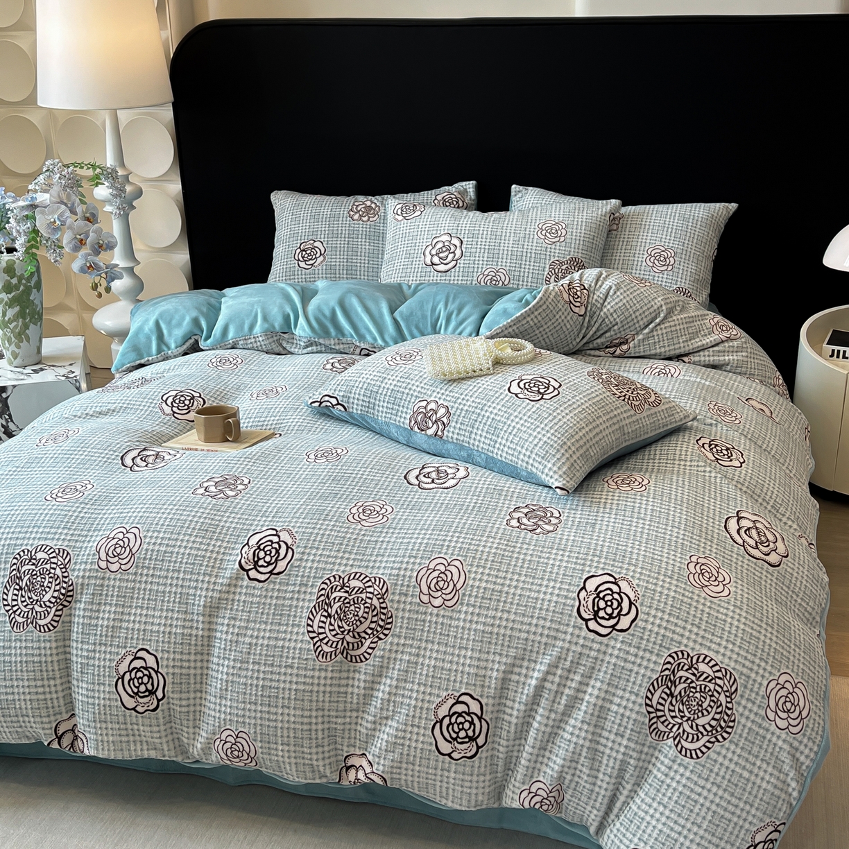 91家纺网 家纺一手货源 找家纺 二八年华 2025新款加厚兔绒四件套 山茶蓝