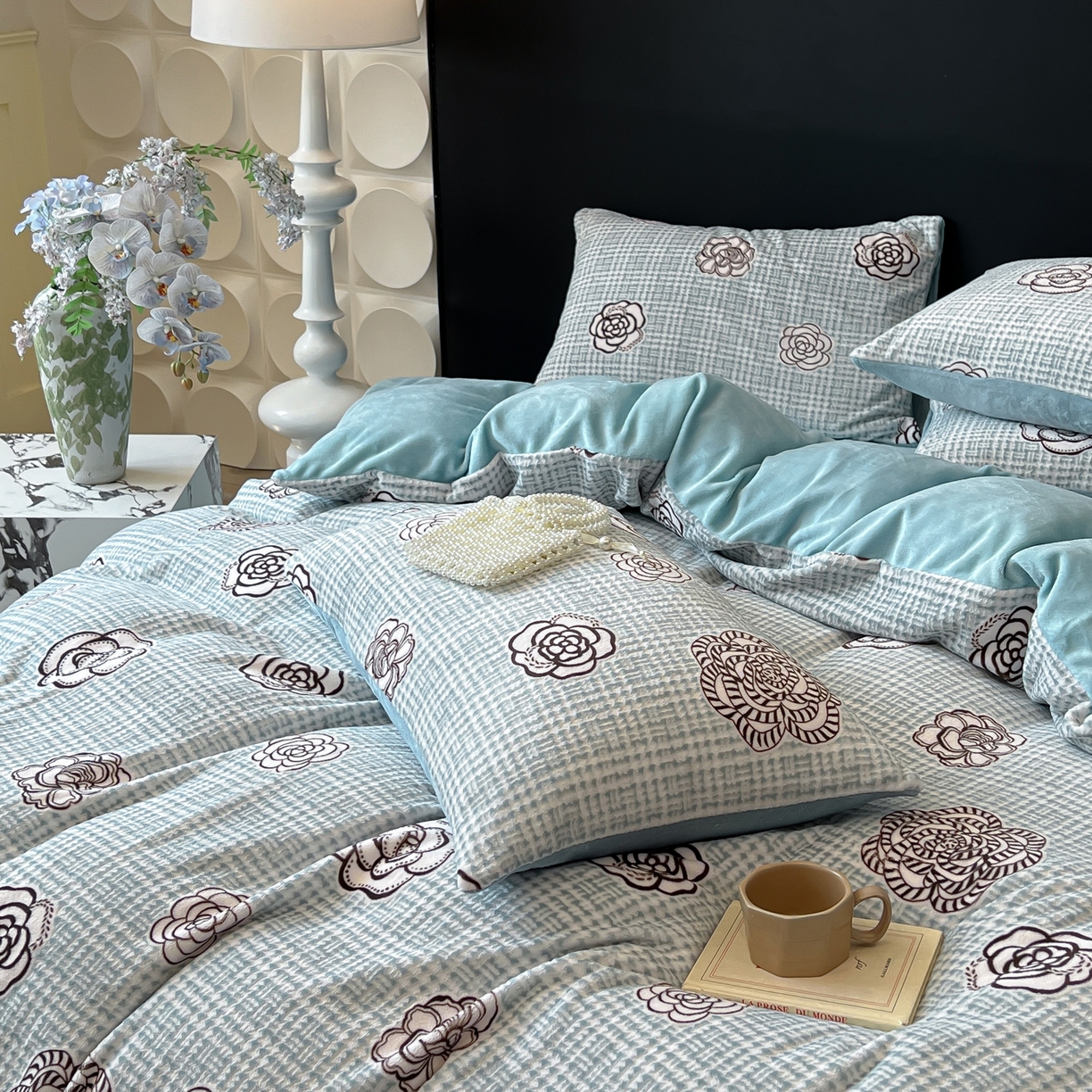 91家纺网 家纺一手货源 找家纺 二八年华 2025新款加厚兔绒四件套 山茶蓝