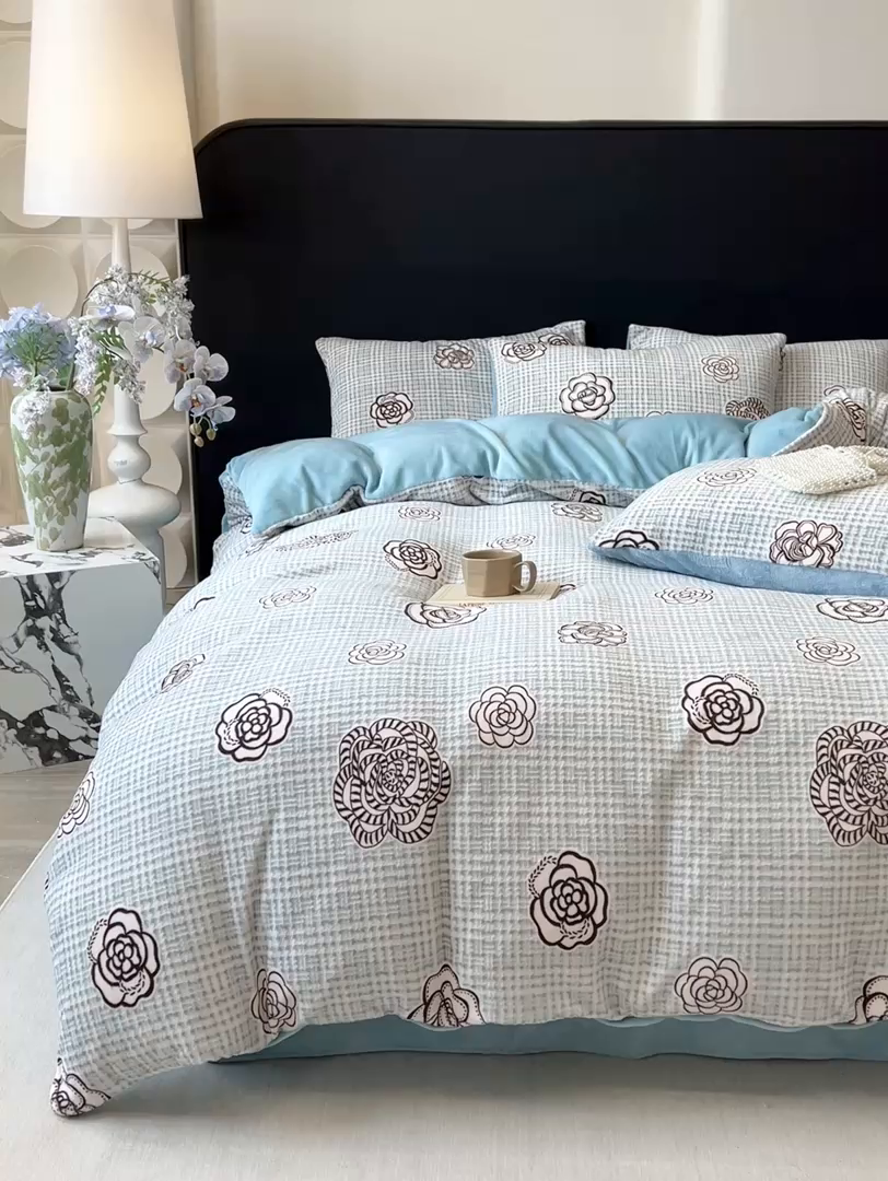 91家纺网 家纺一手货源 找家纺 二八年华 2025新款加厚兔绒四件套 山茶蓝