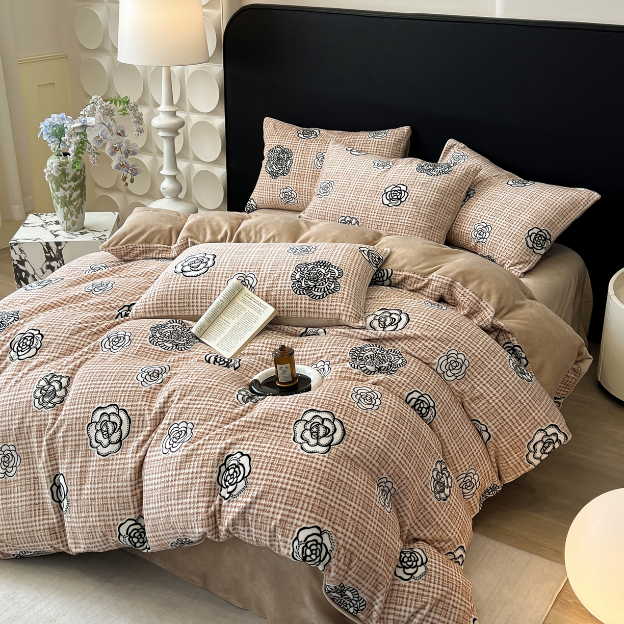 91家纺网 家纺一手货源 找家纺 二八年华 2025新款加厚兔绒四件套 山茶驼