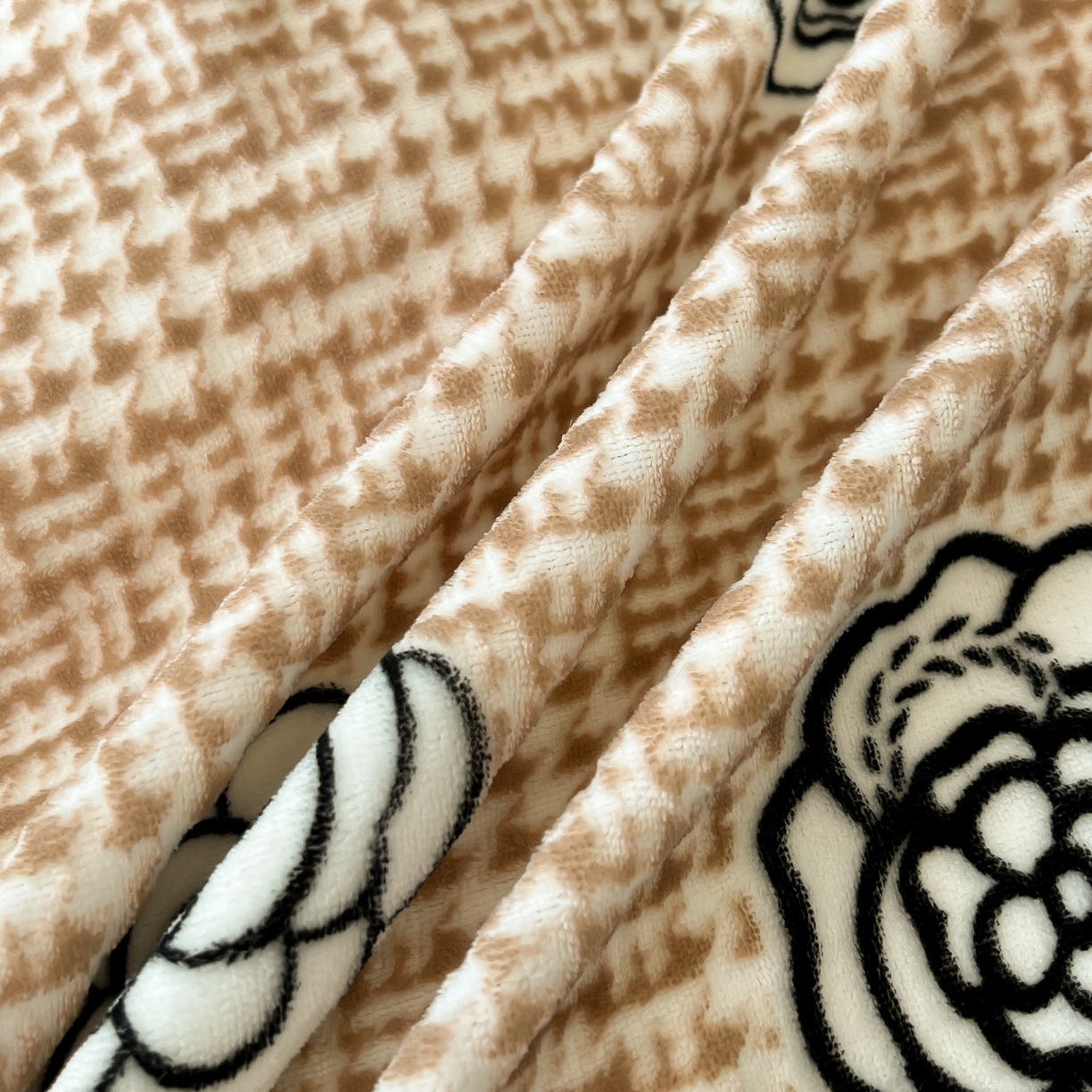 91家纺网 家纺一手货源 找家纺 二八年华 2025新款加厚兔绒四件套 山茶驼