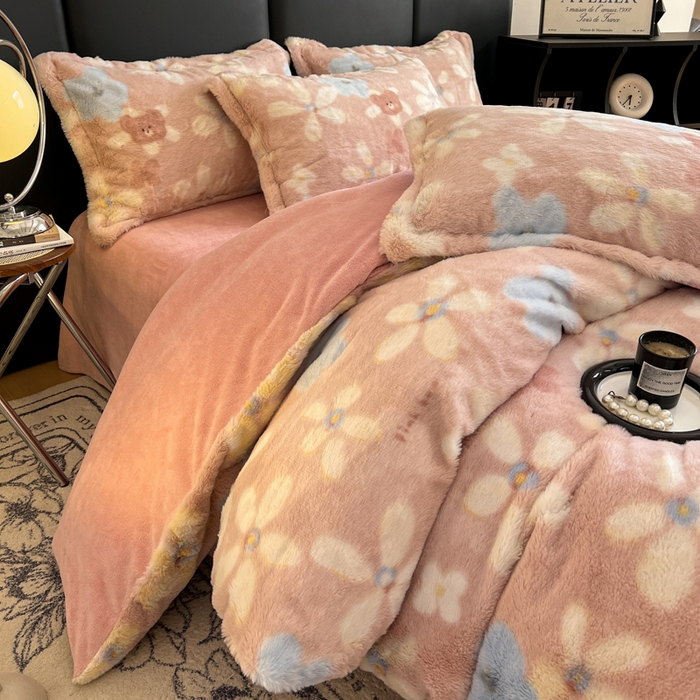 91家纺网 家纺一手货源 找家纺 典曼家纺 2025新款亲肤舒适兔毛绒四件套 花园熊