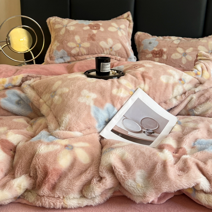 91家纺网 家纺一手货源 找家纺 典曼家纺 2025新款亲肤舒适兔毛绒四件套 花园熊