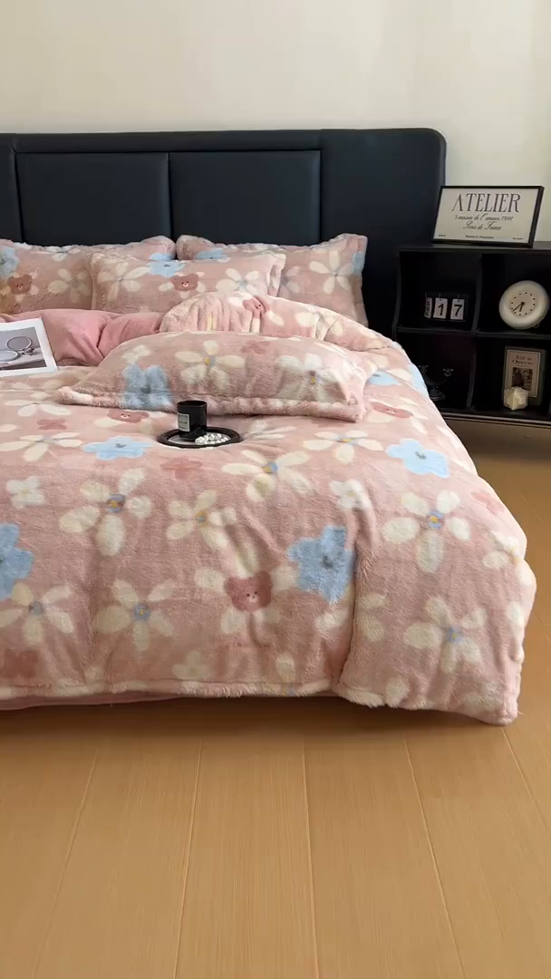 91家纺网 家纺一手货源 找家纺 典曼家纺 2025新款亲肤舒适兔毛绒四件套 花园熊