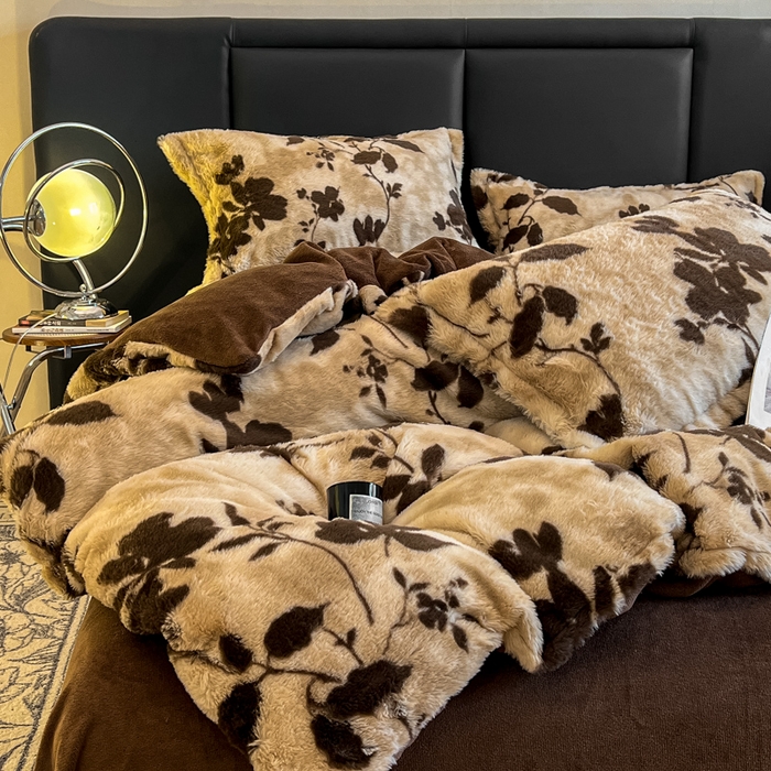 91家纺网 家纺一手货源 找家纺 典曼家纺 2025新款亲肤舒适兔毛绒四件套 花枝-咖