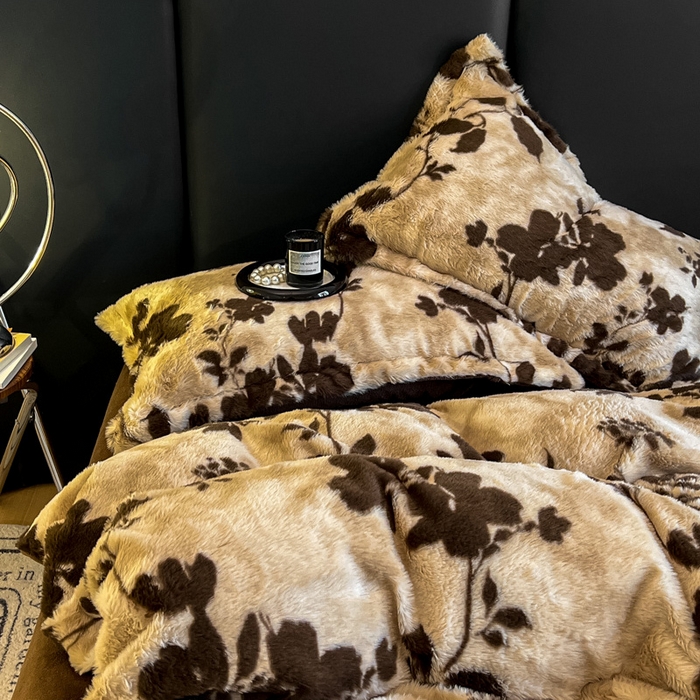 91家纺网 家纺一手货源 找家纺 典曼家纺 2025新款亲肤舒适兔毛绒四件套 花枝-咖