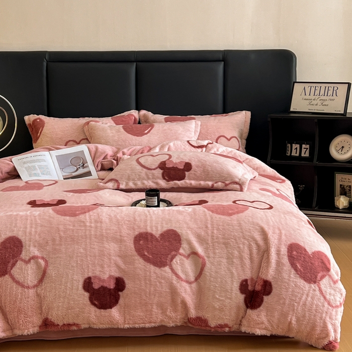 91家纺网 家纺一手货源 找家纺 典曼家纺 2025新款亲肤舒适兔毛绒四件套 怦然心动