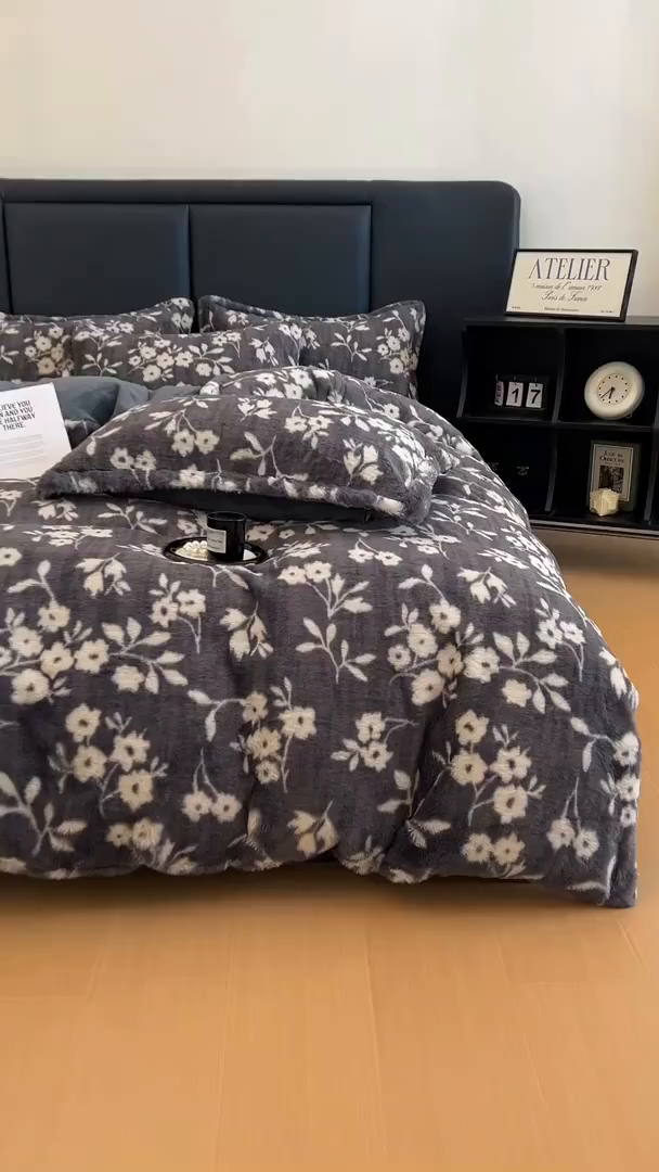 91家纺网 家纺一手货源 找家纺 典曼家纺 2025新款亲肤舒适兔毛绒四件套 山茶花-灰