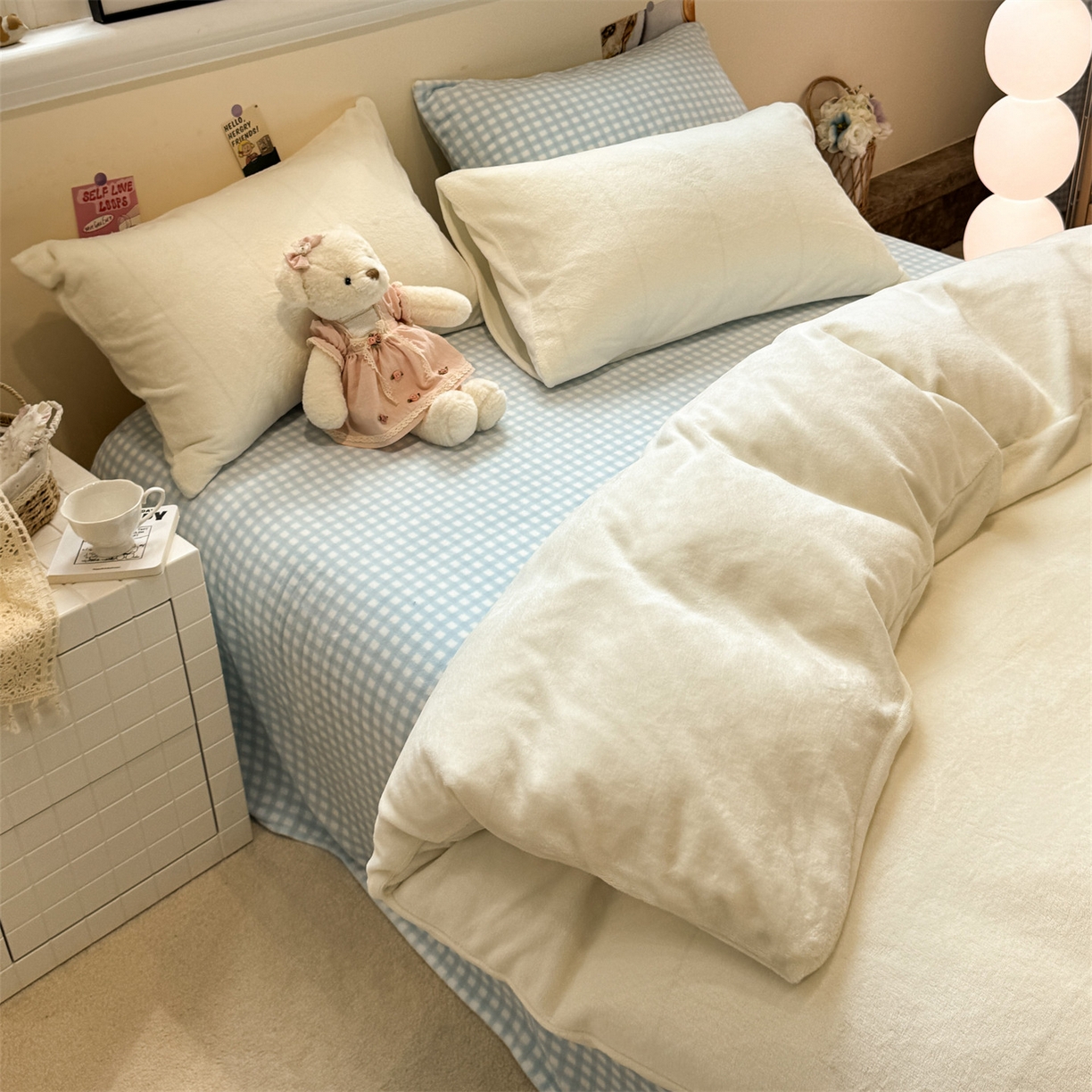 91家纺网 家纺一手货源 找家纺 （总）857家居 2025新款牛奶绒纯色拼格子四件套