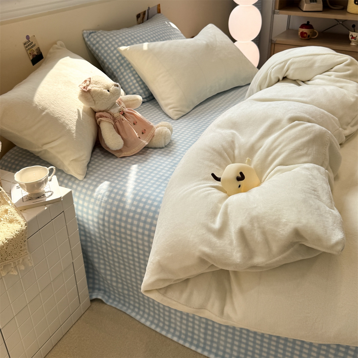 91家纺网 家纺一手货源 找家纺 （总）857家居 2025新款牛奶绒纯色拼格子四件套