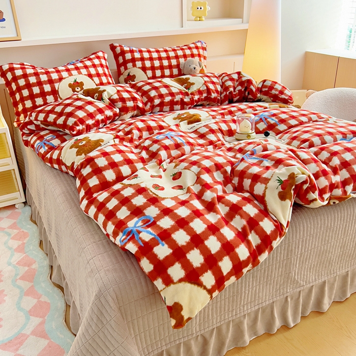 91家纺网 家纺一手货源 找家纺 找底底家纺 2025新款加厚床盖款双面绒A类印花款牛奶绒四件套（日销50单客户，在优惠5元） 草莓熊