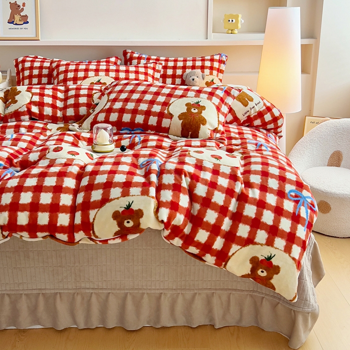 91家纺网 家纺一手货源 找家纺 找底底家纺 2025新款加厚床盖款双面绒A类印花款牛奶绒四件套（日销50单客户，在优惠5元） 草莓熊