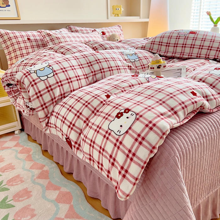 91家纺网 家纺一手货源 找家纺 找底底家纺 2025新款加厚床盖款双面绒A类印花款牛奶绒四件套（日销50单客户，在优惠5元） 红格苹果猫