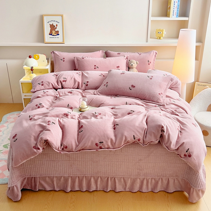 91家纺网 家纺一手货源 找家纺 找底底家纺 2025新款加厚床盖款双面绒A类印花款牛奶绒四件套（日销50单客户，在优惠5元） 小樱桃