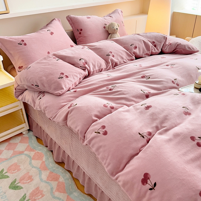 91家纺网 家纺一手货源 找家纺 找底底家纺 2025新款加厚床盖款双面绒A类印花款牛奶绒四件套（日销50单客户，在优惠5元） 小樱桃