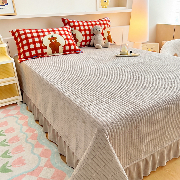 91家纺网 家纺一手货源 找家纺 找底底家纺 2025新款加厚床盖款双面绒A类印花款牛奶绒四件套（日销50单客户，在优惠5元） 草莓熊