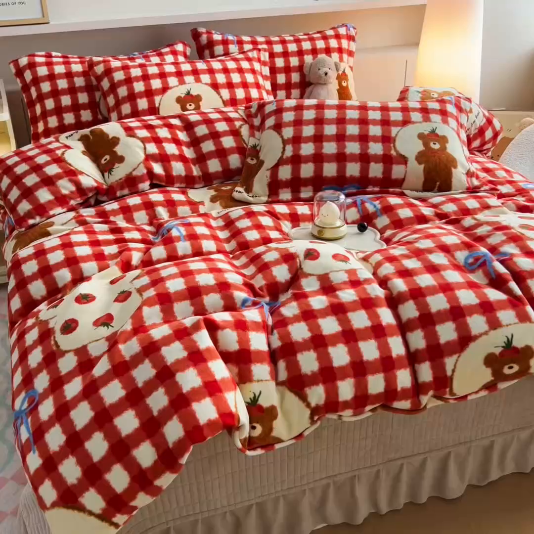 91家纺网 家纺一手货源 找家纺 找底底家纺 2025新款加厚床盖款双面绒A类印花款牛奶绒四件套（日销50单客户，在优惠5元） 草莓熊