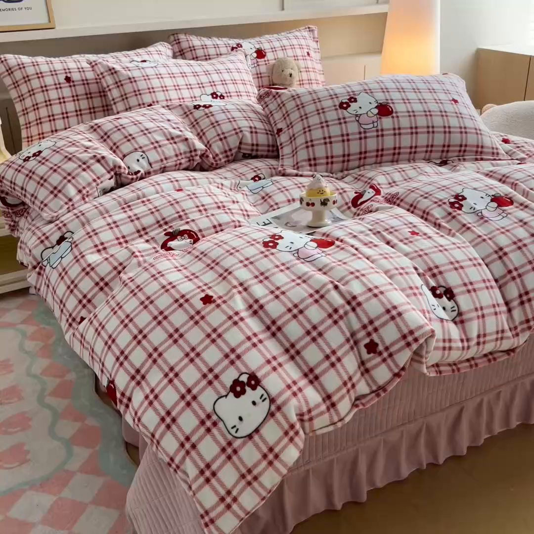 91家纺网 家纺一手货源 找家纺 找底底家纺 2025新款加厚床盖款双面绒A类印花款牛奶绒四件套（日销50单客户，在优惠5元） 红格苹果猫