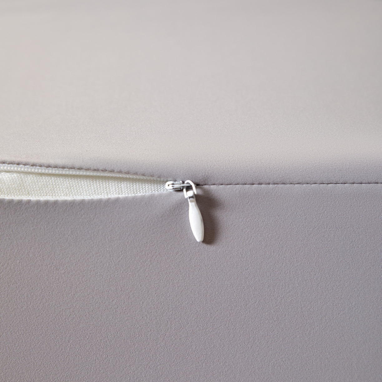 91家纺网 家纺一手货源 找家纺 芯链 2025新款多功能趴趴枕头枕芯 轻奢灰