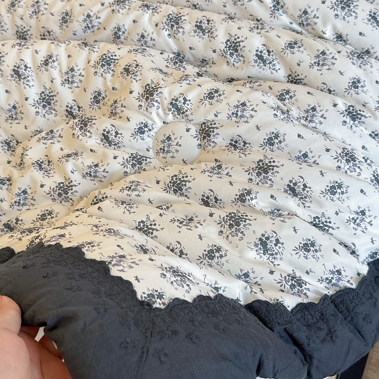 91家纺网 家纺一手货源 找家纺 兜米家居 2025新款法式全棉花边针织春秋被四季被子被芯 铃兰花