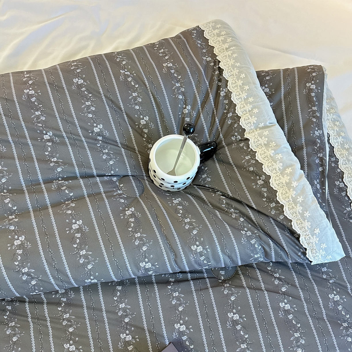 91家纺网 家纺一手货源 找家纺 兜米家居 2025新款法式全棉花边针织春秋被四季被子被芯 静谧