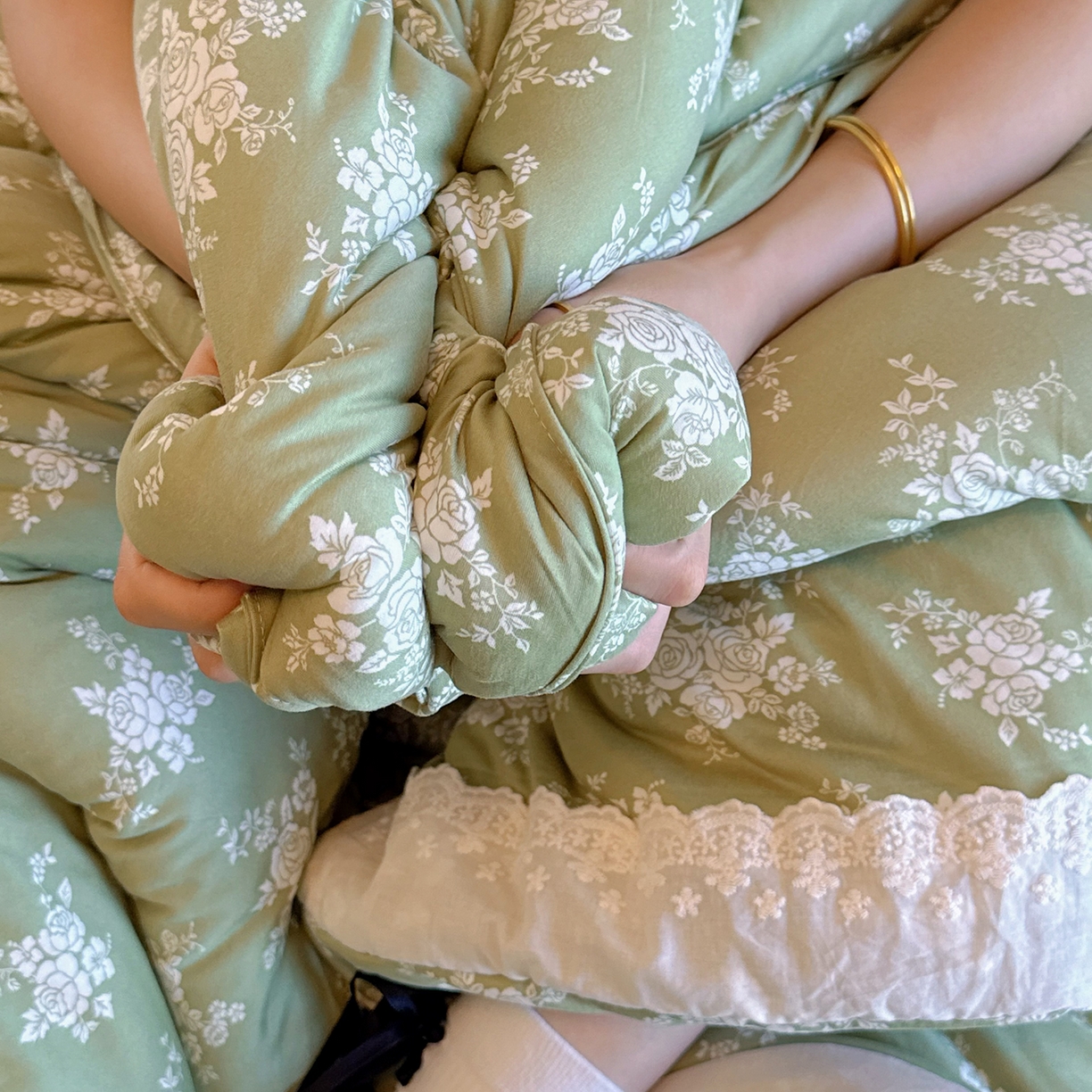 91家纺网 家纺一手货源 找家纺 兜米家居 2025新款法式全棉花边针织春秋被四季被子被芯 玫瑰花语