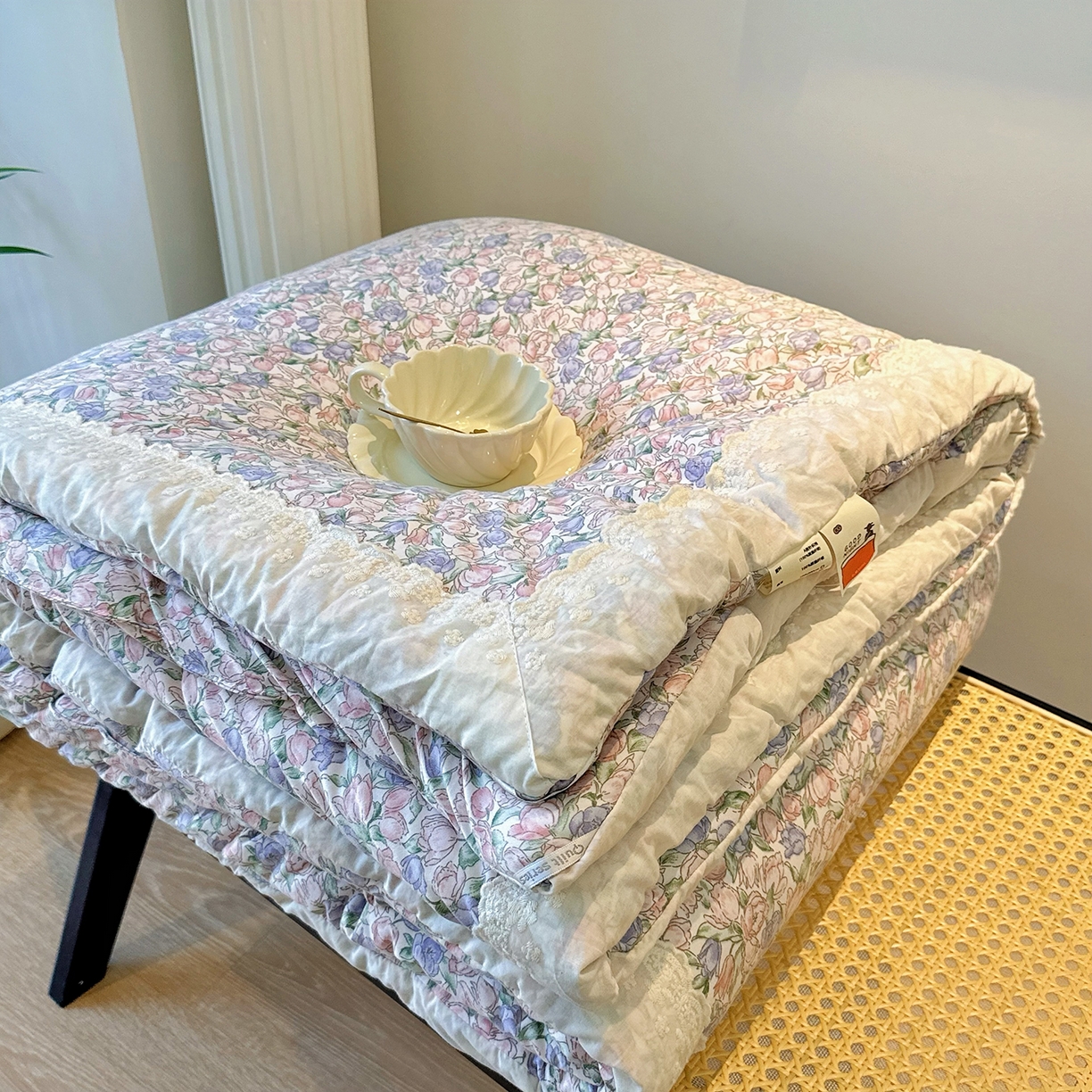 91家纺网 家纺一手货源 找家纺 兜米家居 2025新款法式全棉花边针织春秋被四季被子被芯 花仙子