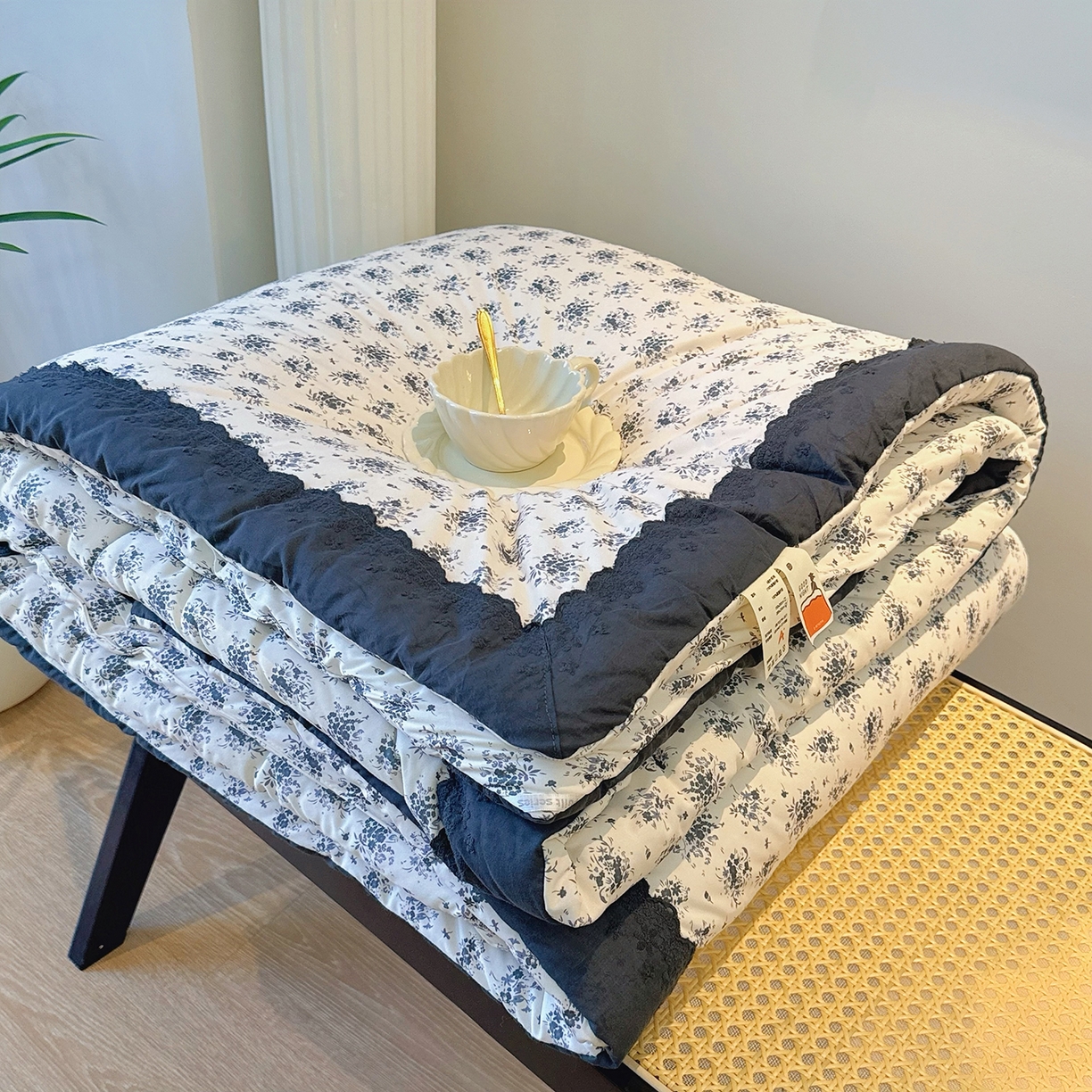 91家纺网 家纺一手货源 找家纺 兜米家居 2025新款法式全棉花边针织春秋被四季被子被芯 铃兰花