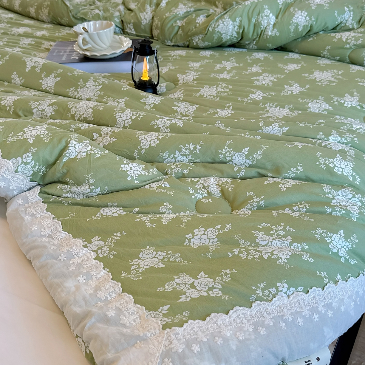 91家纺网 家纺一手货源 找家纺 兜米家居 2025新款法式全棉花边针织春秋被四季被子被芯 玫瑰花语