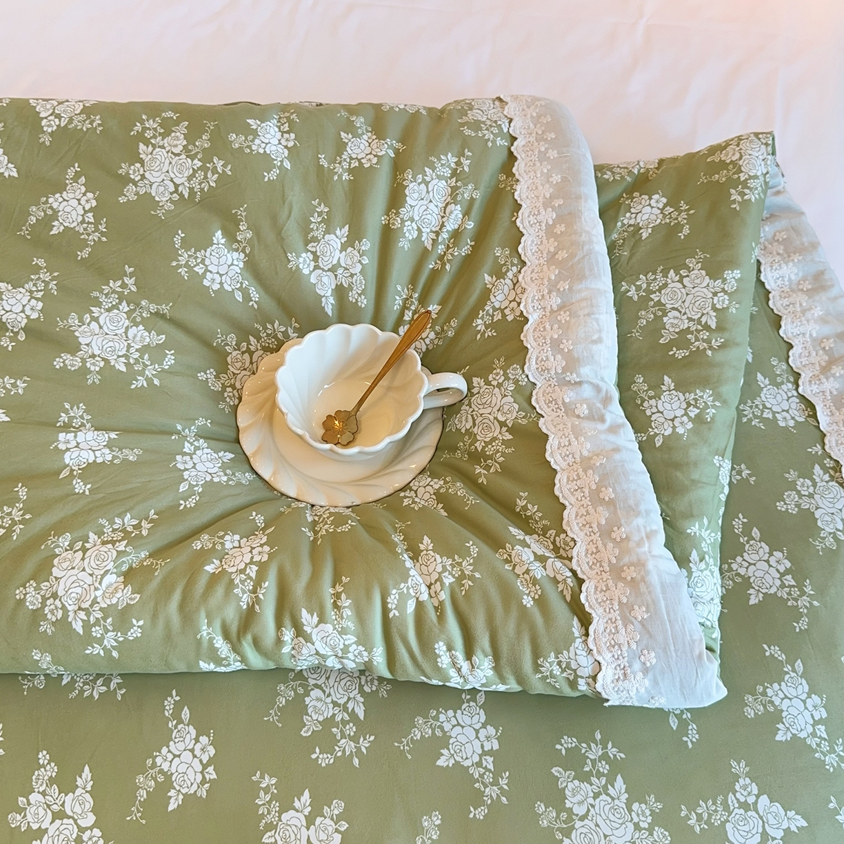 91家纺网 家纺一手货源 找家纺 兜米家居 2025新款法式全棉花边针织春秋被四季被子被芯 玫瑰花语