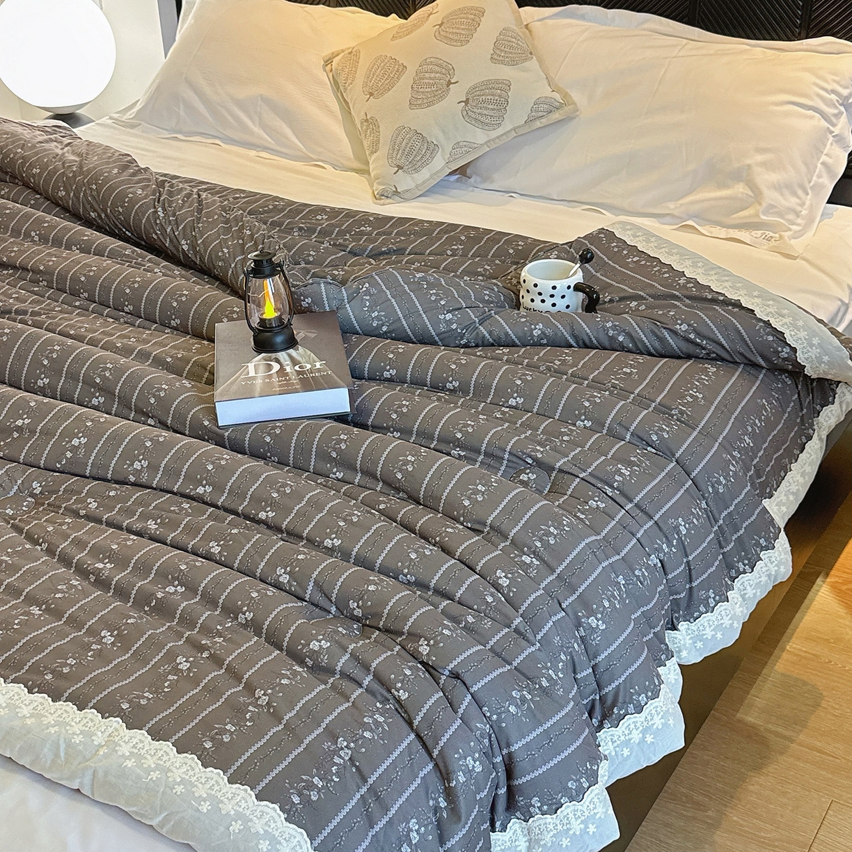 91家纺网 家纺一手货源 找家纺 兜米家居 2025新款法式全棉花边针织春秋被四季被子被芯 静谧