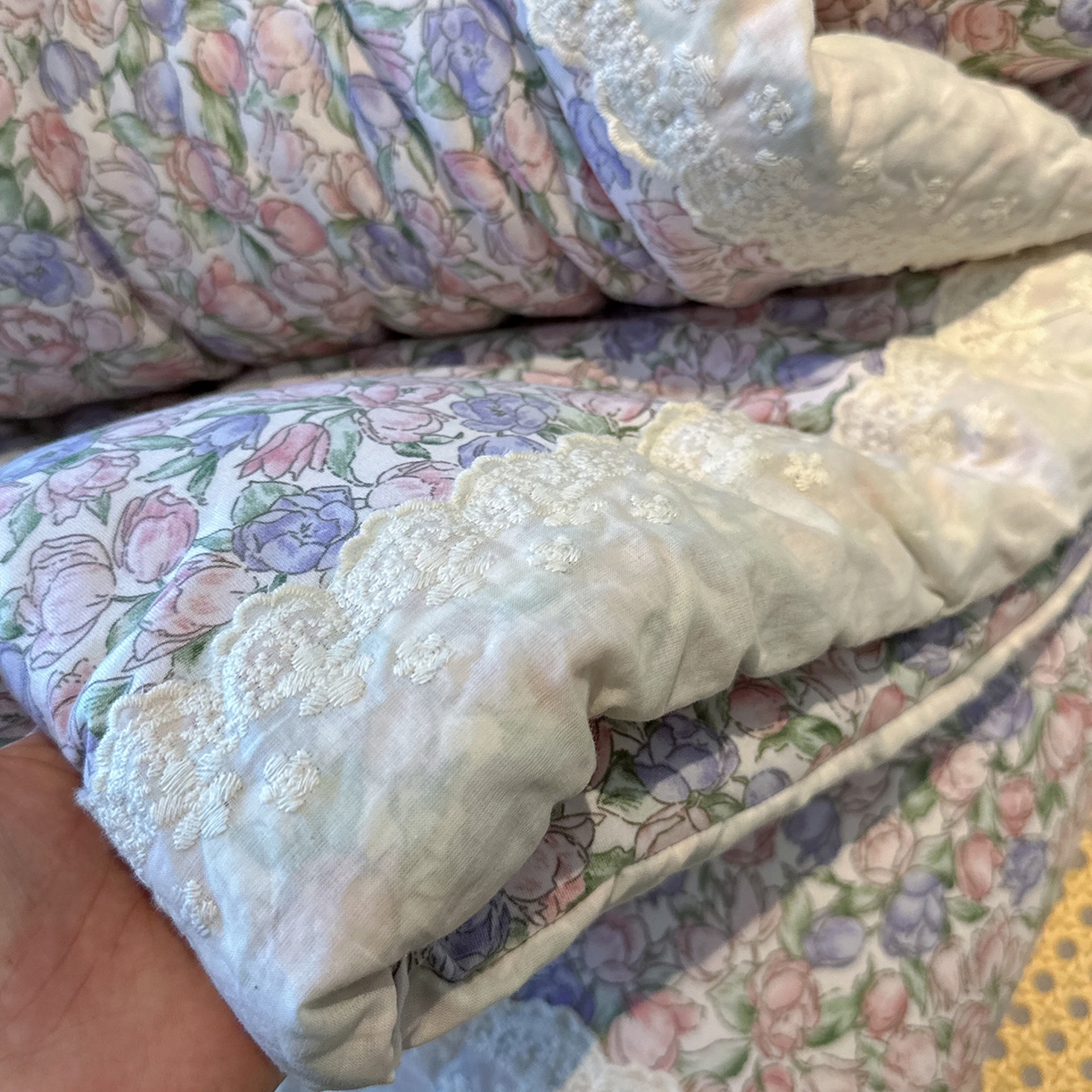 91家纺网 家纺一手货源 找家纺 兜米家居 2025新款法式全棉花边针织春秋被四季被子被芯 花仙子