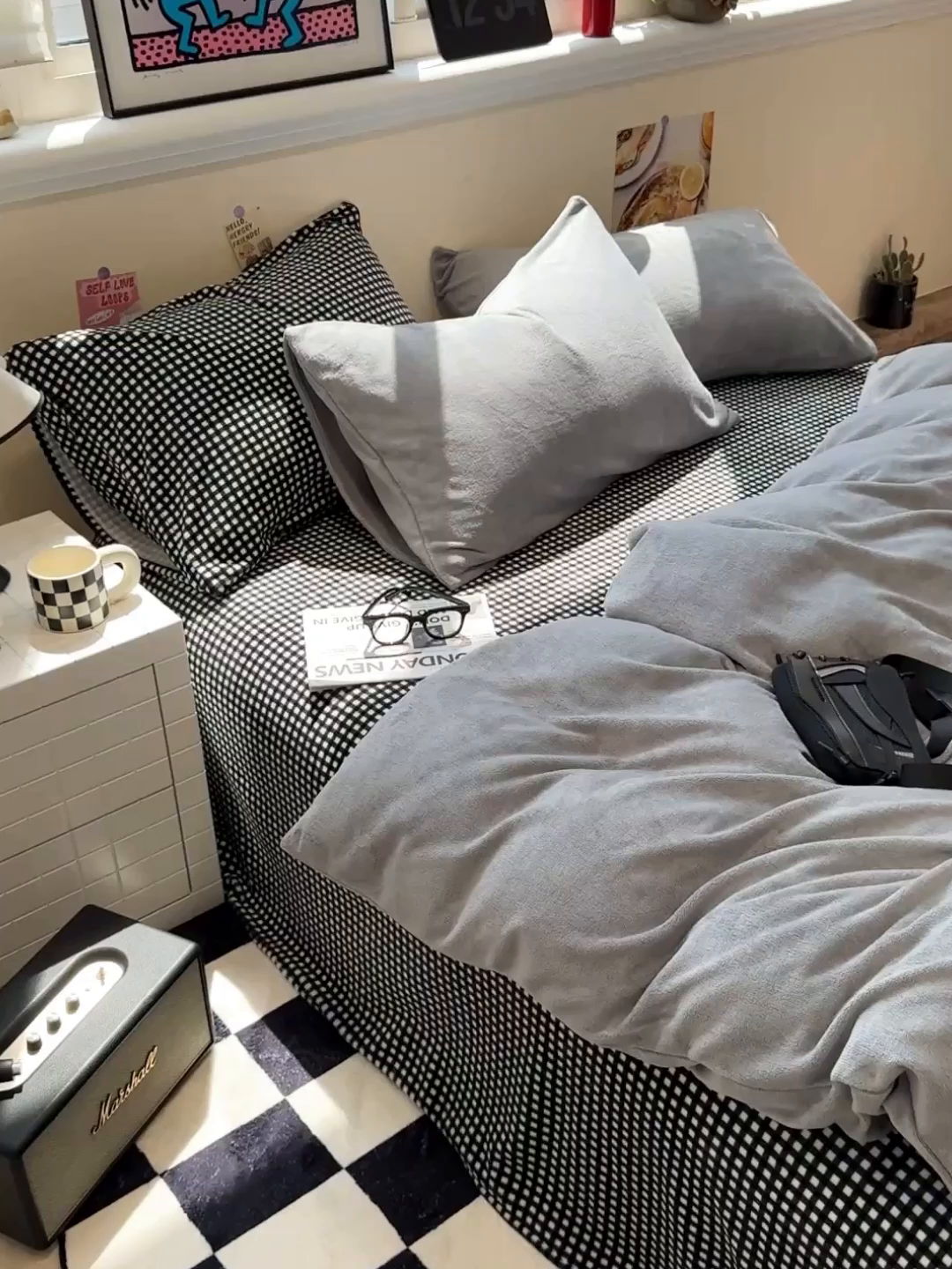 91家纺网 家纺一手货源 找家纺 857家居 2025新款牛奶绒纯色拼格子四件套 灰色格调