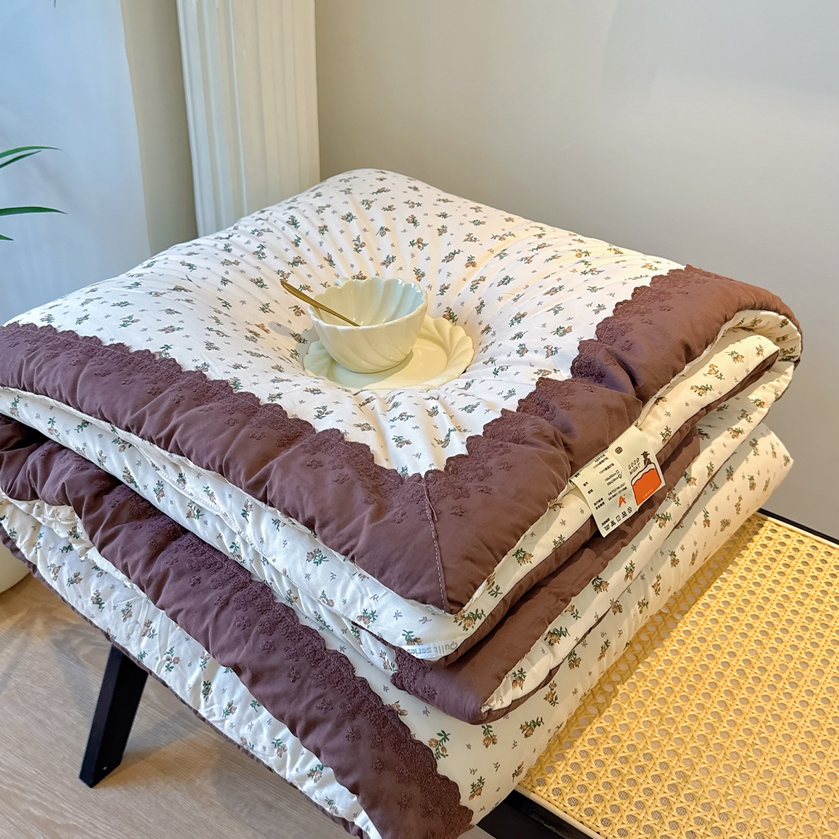 91家纺网 家纺一手货源 找家纺 兜米家居 2025新款法式全棉花边针织春秋被四季被子被芯 浪漫花园