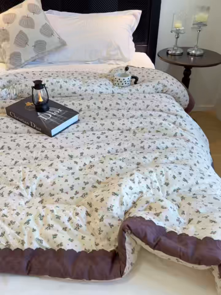 91家纺网 家纺一手货源 找家纺 兜米家居 2025新款法式全棉花边针织春秋被四季被子被芯 浪漫花园