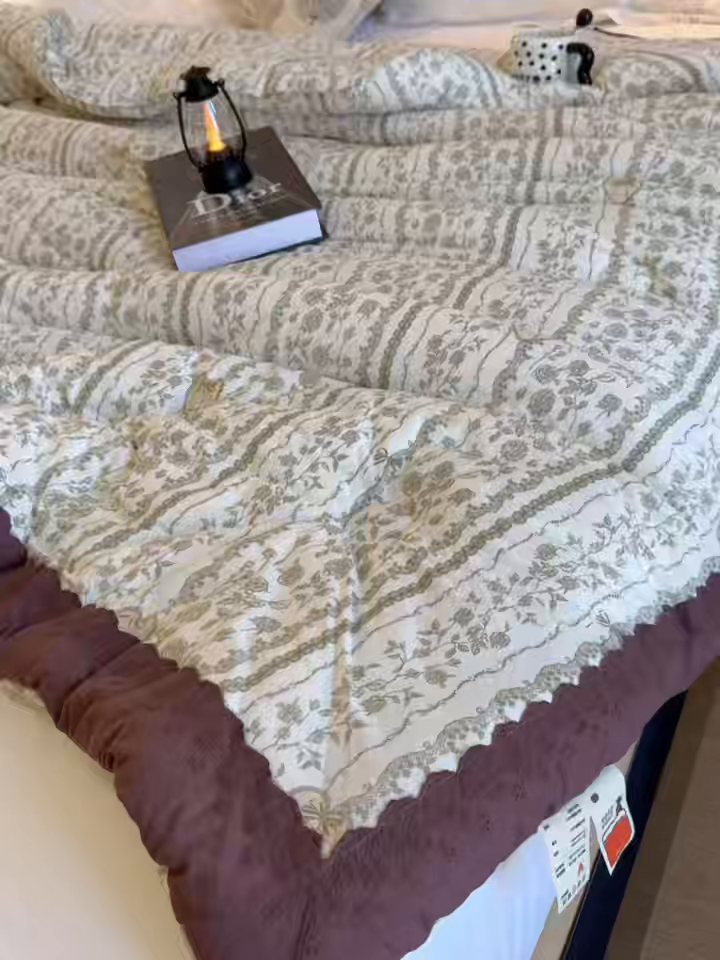 91家纺网 家纺一手货源 找家纺 兜米家居 2025新款法式全棉花边针织春秋被四季被子被芯 爱丽丝