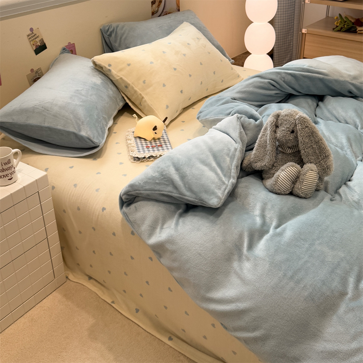 91家纺网 家纺一手货源 找家纺 857家居 2025新款牛奶绒纯色拼格子四件套 奶酪云朵