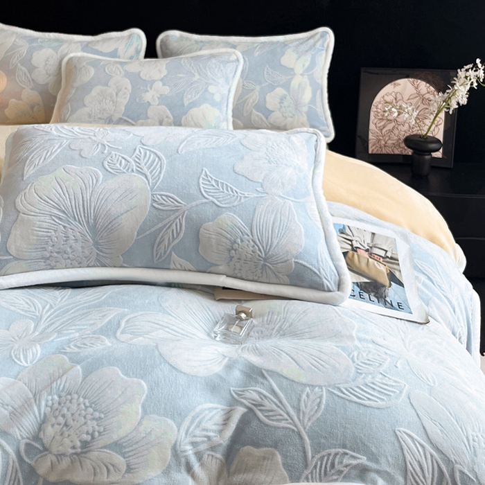 91家纺网 家纺一手货源 找家纺 诺梵 2025新款8斤立体雕花牛奶绒四件套_控价标准高于139，加大高于149 花漾-蓝