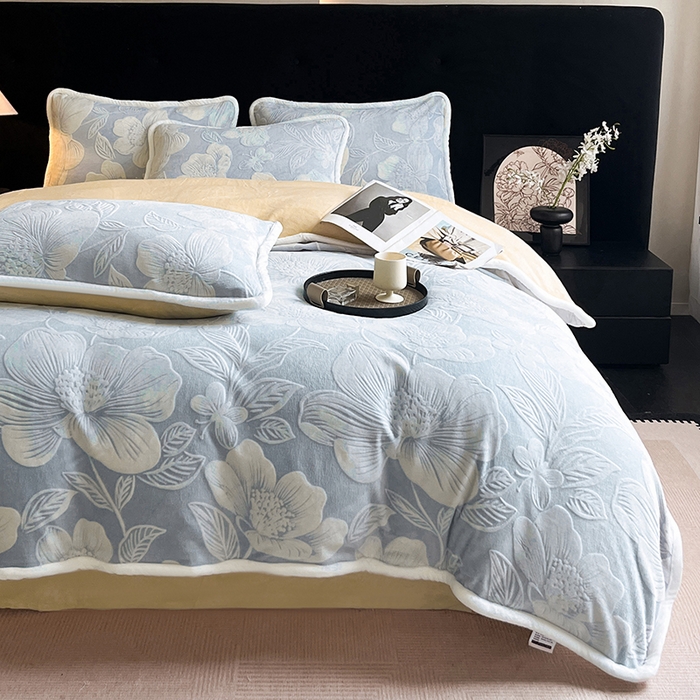 91家纺网 家纺一手货源 找家纺 诺梵 2025新款8斤立体雕花牛奶绒四件套_控价标准高于139，加大高于149 花漾-蓝